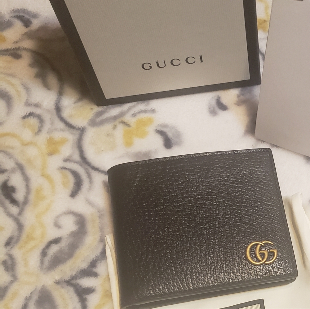 Gucci GG Marmont Leather Bi-fold  black wallet